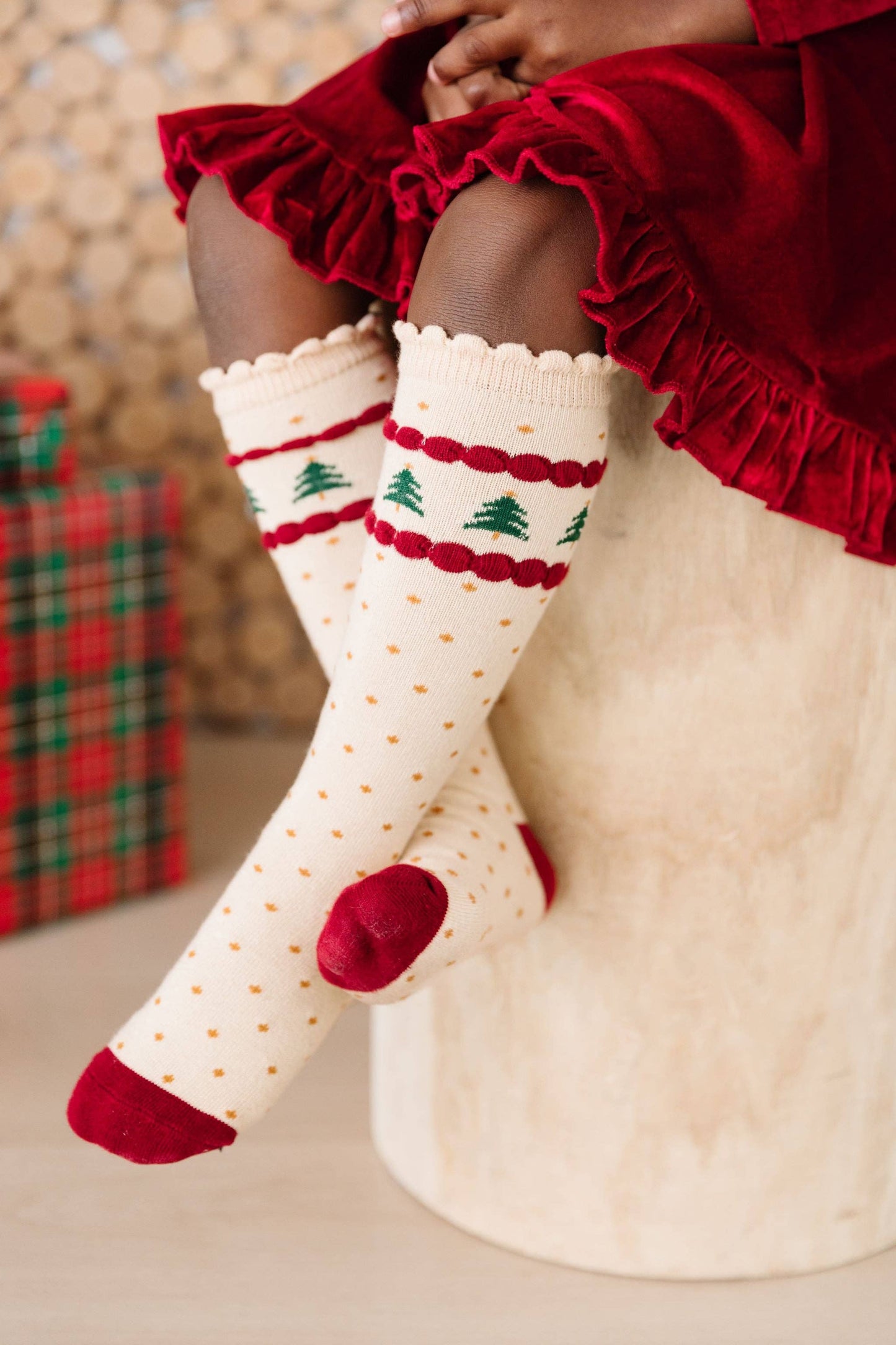 Tree Farm Scalloped Knee High Socks: 0-6 MONTHS