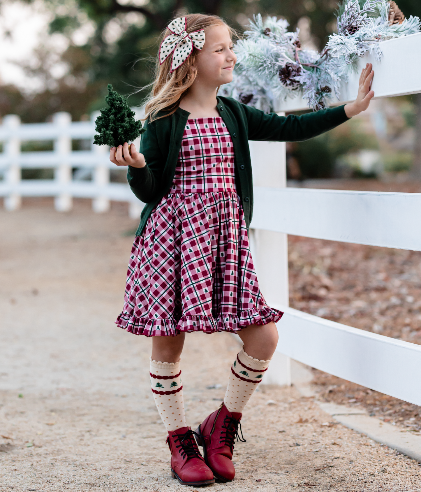 Tree Farm Scalloped Knee High Socks: 0-6 MONTHS